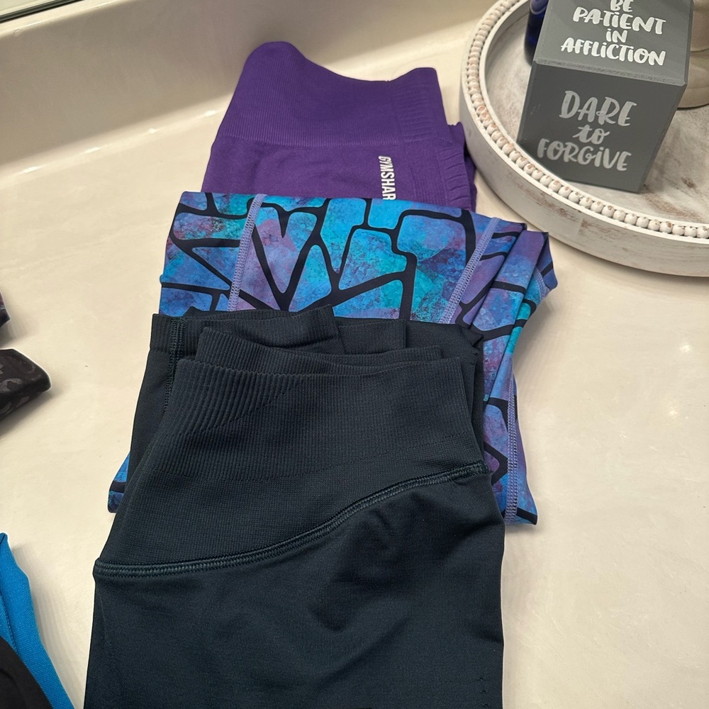 7 Pairs…Lot of Amazing Leggings: 7 pair Medium Legging…. All for one price.